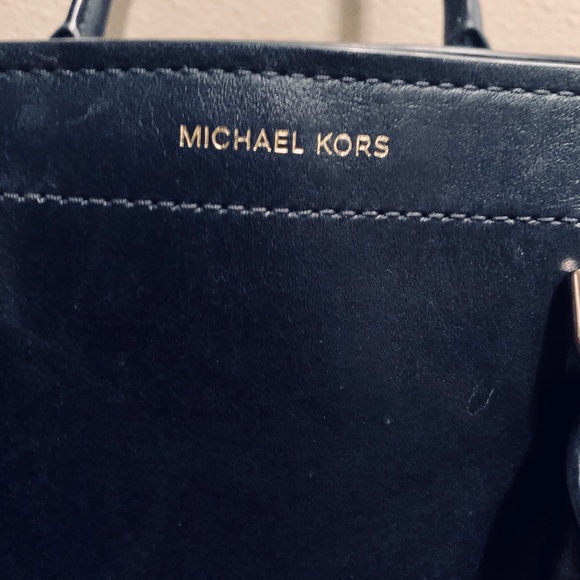 Beautiful Michael Kors handbag. - Picture 2 of 4
